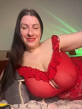 Snapshot of Evelinia chatting on July 16, 2026, 4:04 pm Evelinia online show from July 16, 2026, 4:04 pm