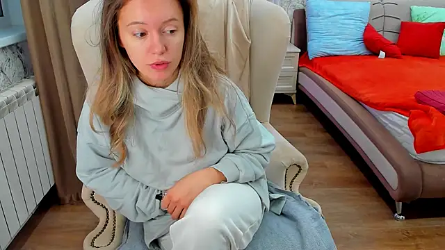 Snapshot of foxy_blond chatting on February 28, 2026, 12:21 am foxy blond online show from February 28, 2026, 12:21 am