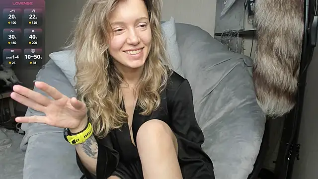 Snapshot of foxy_blond chatting on March 22, 2025, 3:41 am foxy blond online show from March 22, 2025, 3:41 am