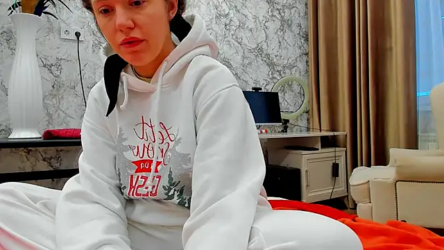 Snapshot of foxy_blond chatting on February 24, 2026, 12:55 am foxy blond online show from February 24, 2026, 12:55 am