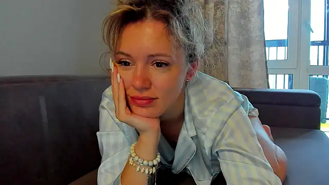 foxy blond online show from May 19, 2026, 12:26 am