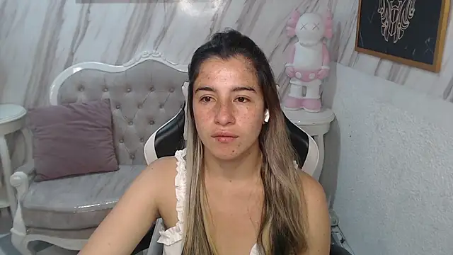 Snapshot of Valerie_b chatting on March 18, 2025, 3:02 am Valerie b online show from March 18, 2025, 3:02 am