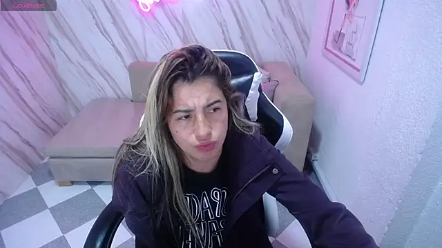 Snapshot of Valerie_b chatting on February 12, 2025, 10:03 am Valerie b online show from February 12, 2025, 10:03 am