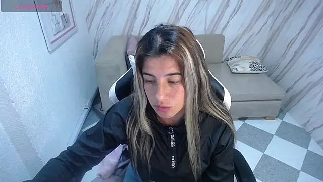 Snapshot of Valerie_b chatting on February 23, 2025, 4:50 am Valerie b online show from February 23, 2025, 4:50 am