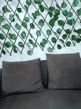 Bold-Cat online show from November 8, 2025, 5:27 pm