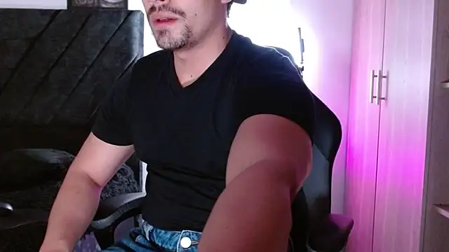 Snapshot of Ian_Daviz chatting on April 15, 2026, 12:27 am Ian Daviz online show from April 15, 2026, 12:27 am