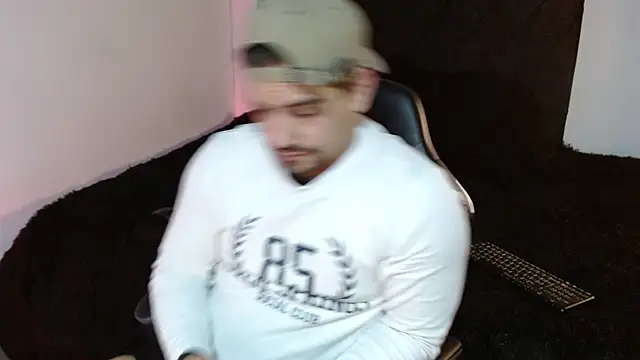 Snapshot of Ian_Daviz chatting on April 11, 2026, 10:57 pm Ian Daviz online show from April 11, 2026, 10:57 pm