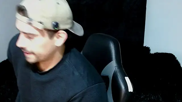 Snapshot of Ian_Daviz chatting on April 8, 2026, 12:45 am Ian Daviz online show from April 8, 2026, 12:45 am