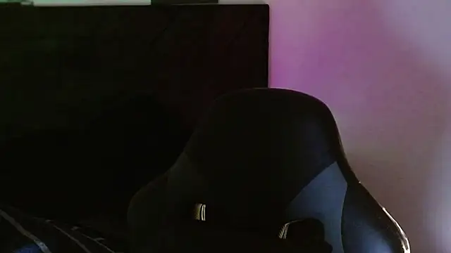 Snapshot of Ian_Daviz chatting on April 6, 2026, 11:06 pm Ian Daviz online show from April 6, 2026, 11:06 pm