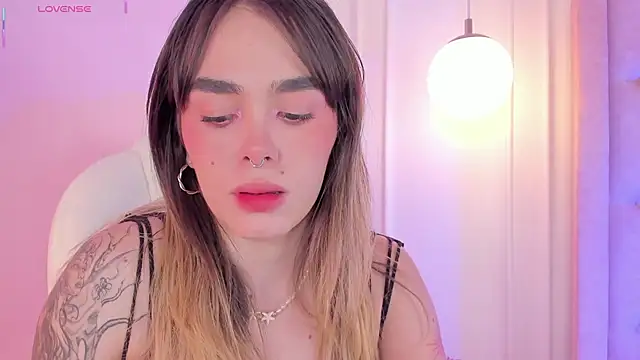 Snapshot of Lucy_Vega chatting on January 16, 2026, 4:49 am Lucy Vega online show from January 16, 2026, 4:49 am