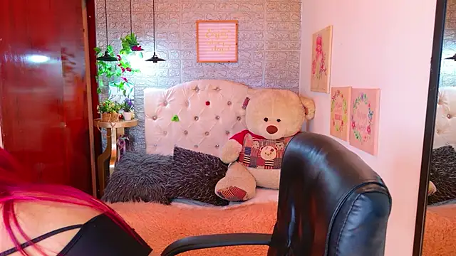 meghan nill online show from November 26, 2025, 2:55 am