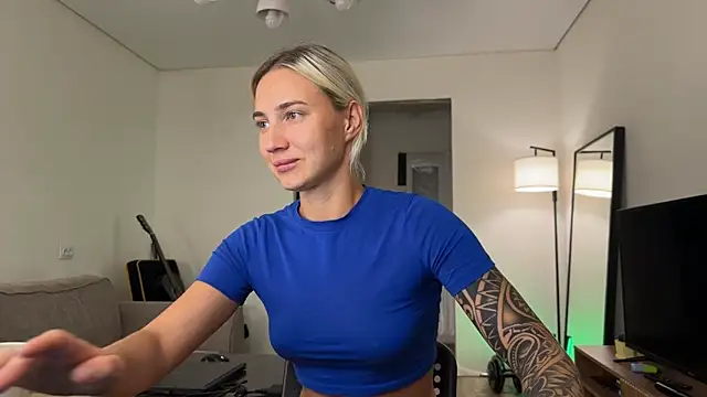 Snapshot of AnneBall chatting on October 29, 2025, 3:11 pm AnneBall online show from October 29, 2025, 3:11 pm