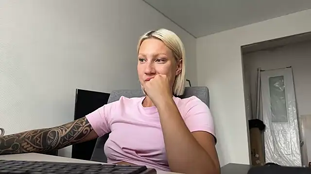 Snapshot of AnneBall chatting on July 15, 2026, 10:00 am AnneBall online show from July 15, 2026, 10:00 am