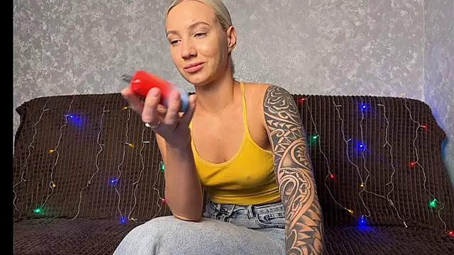 Snapshot of AnneBall chatting on September 19, 2025, 8:29 am AnneBall online show from September 19, 2025, 8:29 am