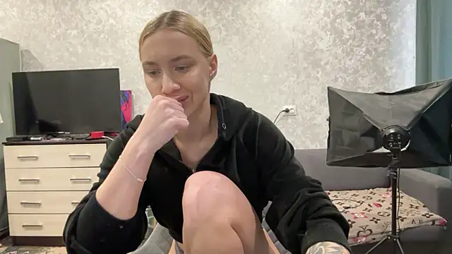 Snapshot of AnneBall chatting on February 3, 2025, 10:03 am AnneBall online show from February 3, 2025, 10:03 am