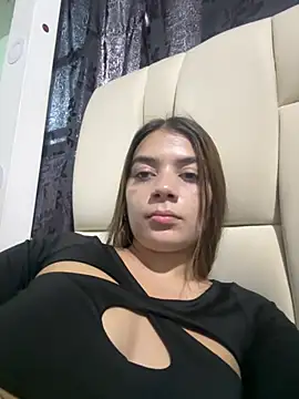 KittyKlum online show from April 8, 2026, 10:00 pm