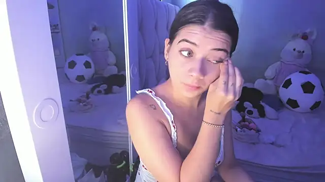 Snapshot of KittyKlum chatting on November 7, 2025, 4:33 pm KittyKlum online show from November 7, 2025, 4:33 pm