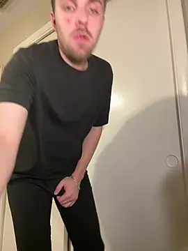 Snapshot of malikwrightstrips chatting on April 7, 2026, 4:25 am malikwrightstrips online show from April 7, 2026, 4:25 am