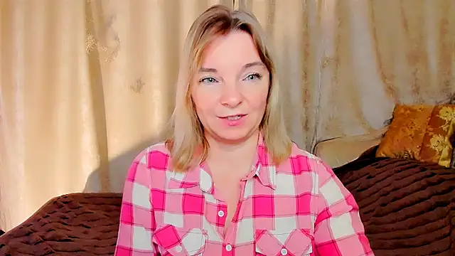 Regina  blue online show from October 27, 2025, 3:24 pm