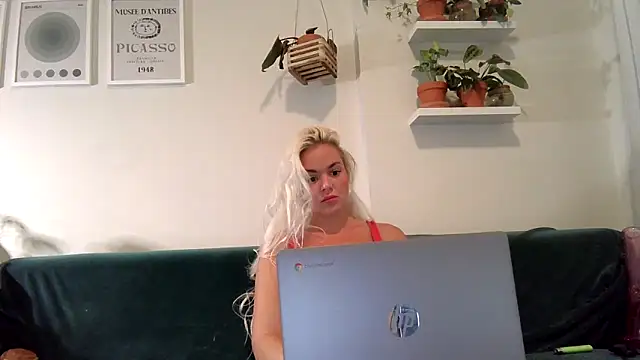 Snapshot of badblondebunny chatting on March 1, 2025, 1:22 am badblondebunny online show from March 1, 2025, 1:22 am