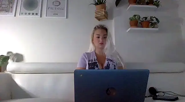 Snapshot of badblondebunny chatting on March 20, 2025, 11:56 pm badblondebunny online show from March 20, 2025, 11:56 pm