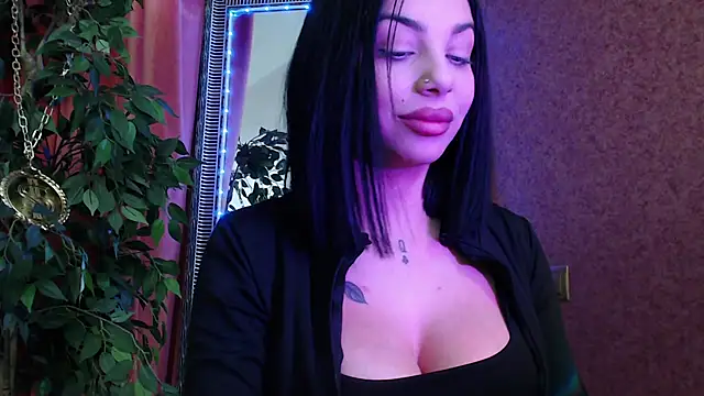 Snapshot of MissJuliax chatting on November 17, 2025, 7:12 am MissJuliax online show from November 17, 2025, 7:12 am