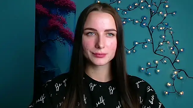 Eva Janee online show from October 13, 2025, 11:23 am