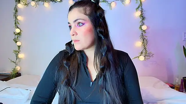 Amara vega online show from April 10, 2026, 8:10 am