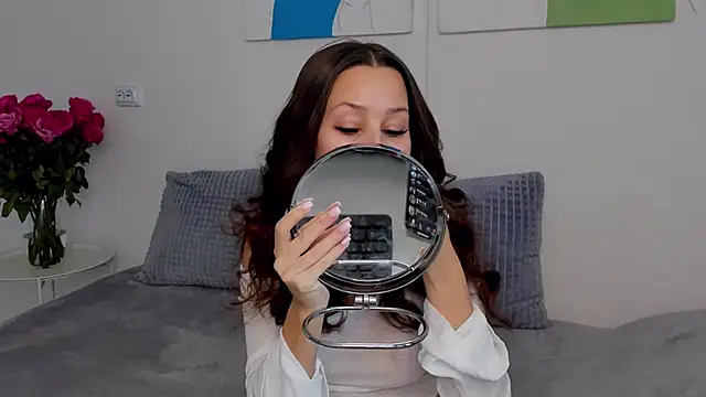 SelenaRousey online show from November 21, 2025, 7:07 am