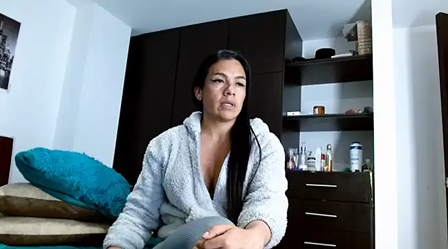 Snapshot of chicafitcaliente chatting on February 17, 2025, 11:54 pm chicafitcaliente online show from February 17, 2025, 11:54 pm