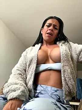 Snapshot of chicafitcaliente chatting on September 14, 2025, 10:10 pm chicafitcaliente online show from September 14, 2025, 10:10 pm