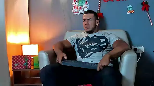 Snapshot of HerculesWheeler chatting on January 10, 2025, 11:29 pm HerculesWheeler online show from January 10, 2025, 11:29 pm