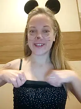 Snapshot of Dark_Angel_22 chatting on February 10, 2026, 5:17 am Dark Angel 22 online show from February 10, 2026, 5:17 am