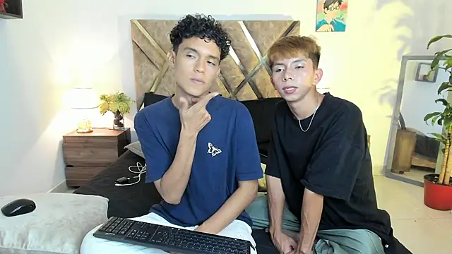 Snapshot of nickolas_moon chatting on November 28, 2025, 7:47 pm nickolas moon online show from November 28, 2025, 7:47 pm