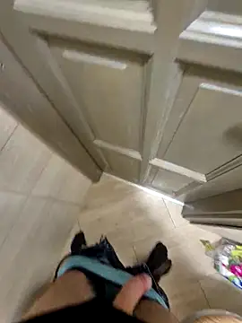 kisbiro77777 online show from April 6, 2026, 11:33 am