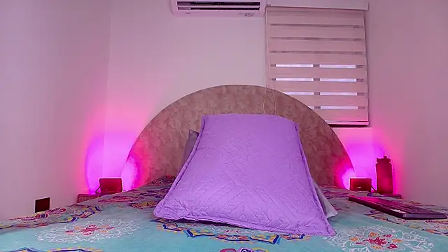 anisha x online show from November 23, 2025, 7:13 pm