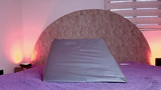 anisha x online show from February 19, 2026, 7:22 pm