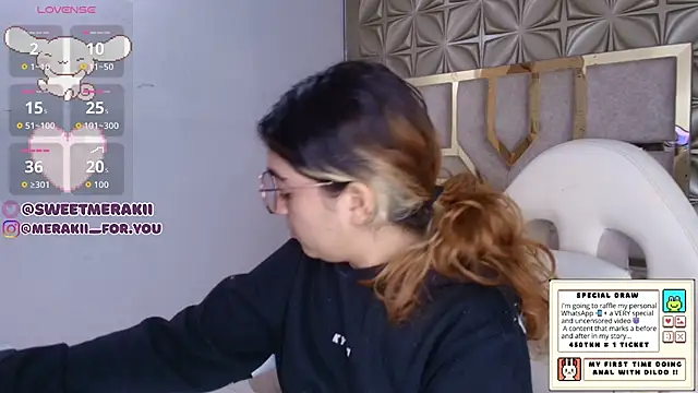 Snapshot of meraki_fraise chatting on December 23, 2025, 2:55 am meraki fraise online show from December 23, 2025, 2:55 am