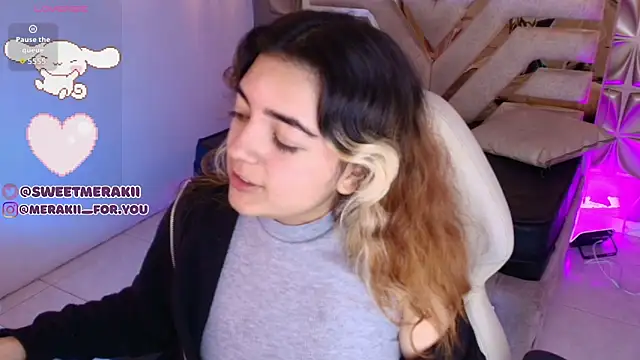 Snapshot of meraki_fraise chatting on December 17, 2025, 4:06 am meraki fraise online show from December 17, 2025, 4:06 am