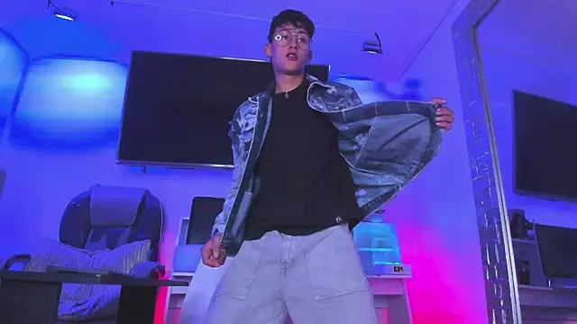 Twinkie-Alex18 online show from March 12, 2025, 9:13 pm