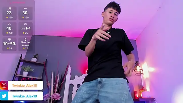 Twinkie-Alex18 online show from March 4, 2025, 9:22 pm