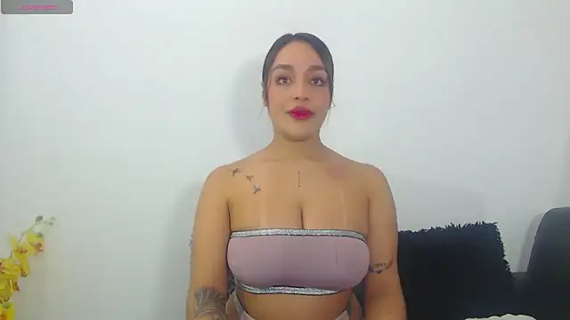 Snapshot of RenataBrown chatting on April 25, 2026, 9:45 am RenataBrown online show from April 25, 2026, 9:45 am