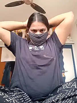 Hotmilfxox online show from December 18, 2024, 7:15 am