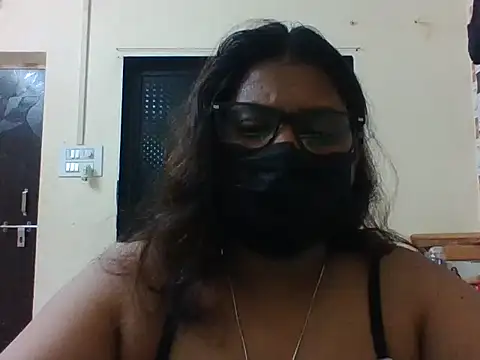 Hotmilfxox online show from May 28, 2026, 5:41 pm
