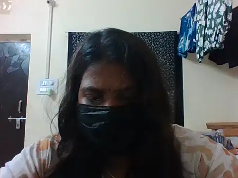 Hotmilfxox online show from May 27, 2026, 8:43 am