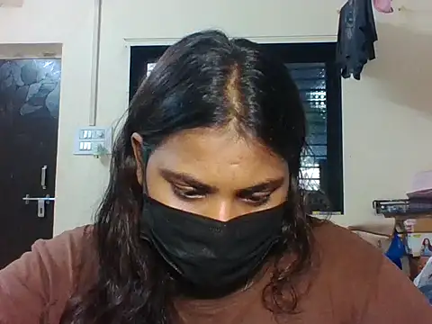 Hotmilfxox online show from May 25, 2026, 10:14 am