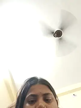 Hotmilfxox online show from April 9, 2026, 10:38 pm