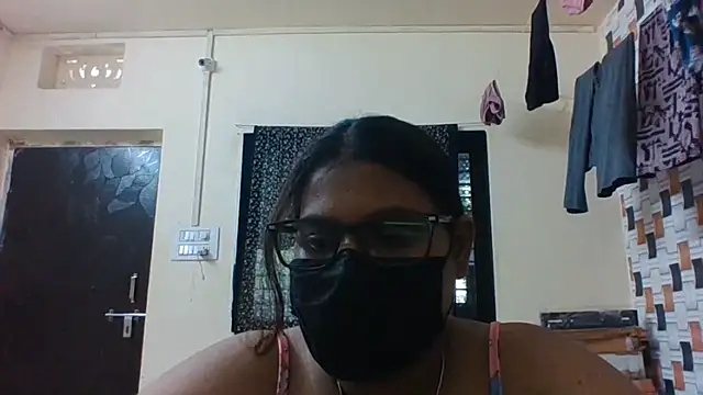 Snapshot of Hotmilfxox chatting on June 3, 2026, 8:59 am Hotmilfxox online show from June 3, 2026, 8:59 am