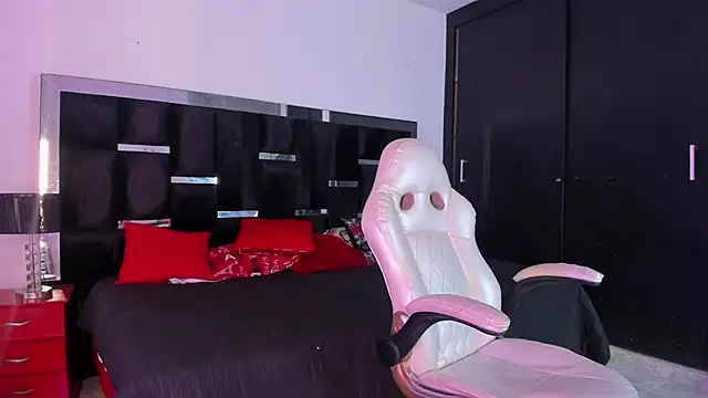 Tasha Sant online show from November 11, 2025, 8:36 pm