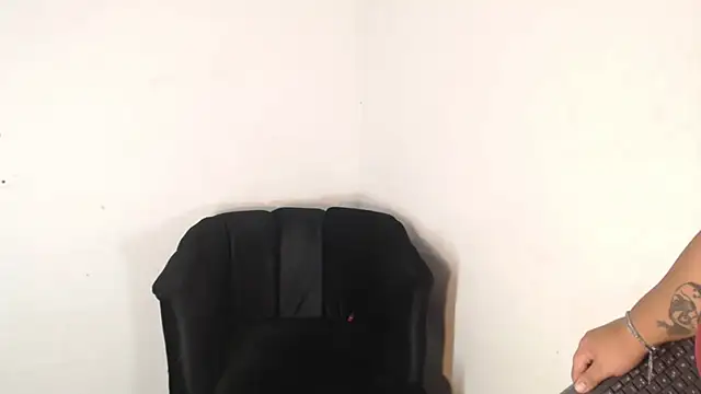 Snapshot of Tasha_Sant chatting on February 16, 2025, 7:04 am Tasha Sant online show from February 16, 2025, 7:04 am